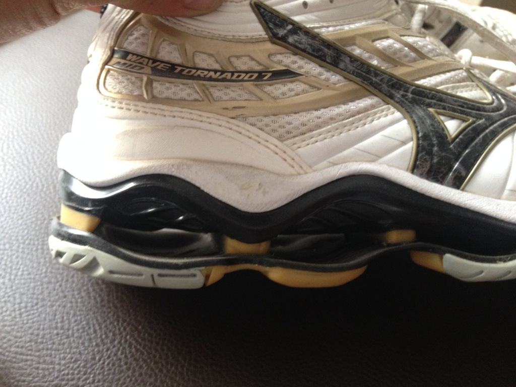 Mizuno tornado outlet 7 mid