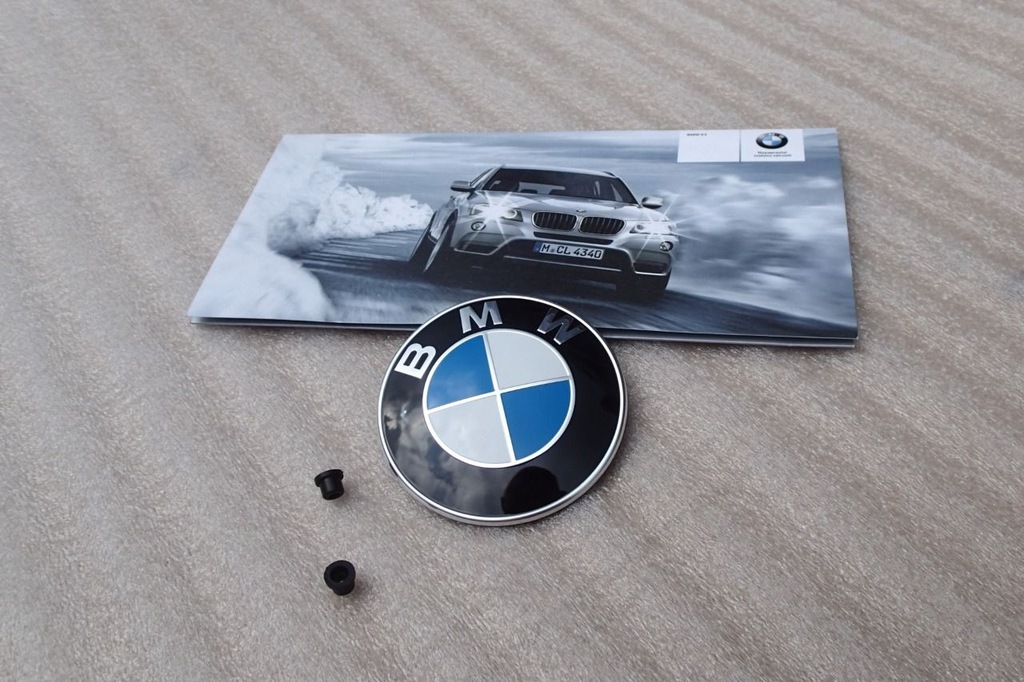 NOWY ZNACZEK NA MASKĘ BMW E39 E34 EMBLEMAT 82MM