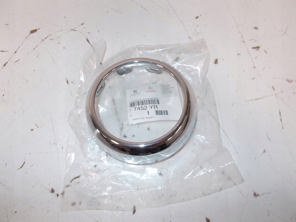 KRATKA RAMKA PRAWA CHROM NA HALOGEN PEUGEOT 3008