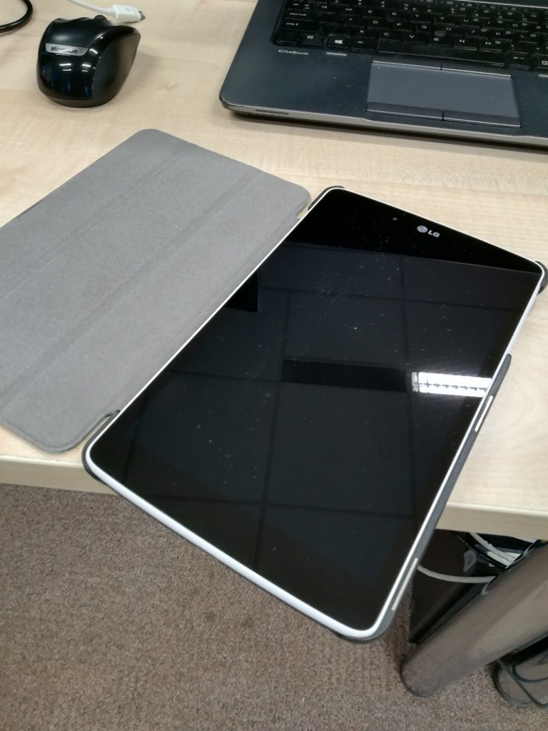 Tablet LG V490 + etui