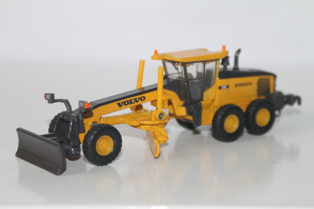 SIKU- VOLVO G990 RÓWNIARKA SAMOJEZDNA  1/87