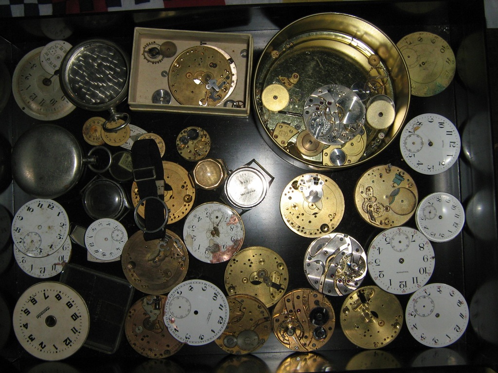 Mechanizmy koperty i części zegarków kieszonkowych