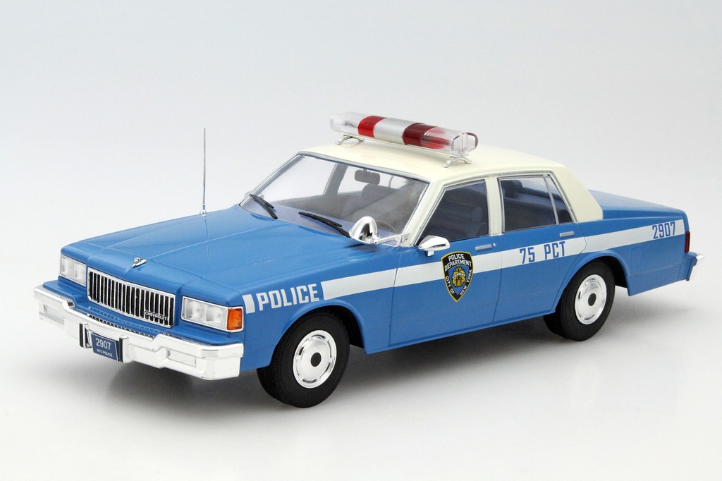 Chevrolet Caprice Sedan NYPD 1985 MCG 1:18 18039