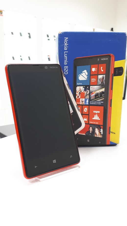 NOKIA LUMIA 820 + Wireless CC-3041 LUBOŃ PAJO