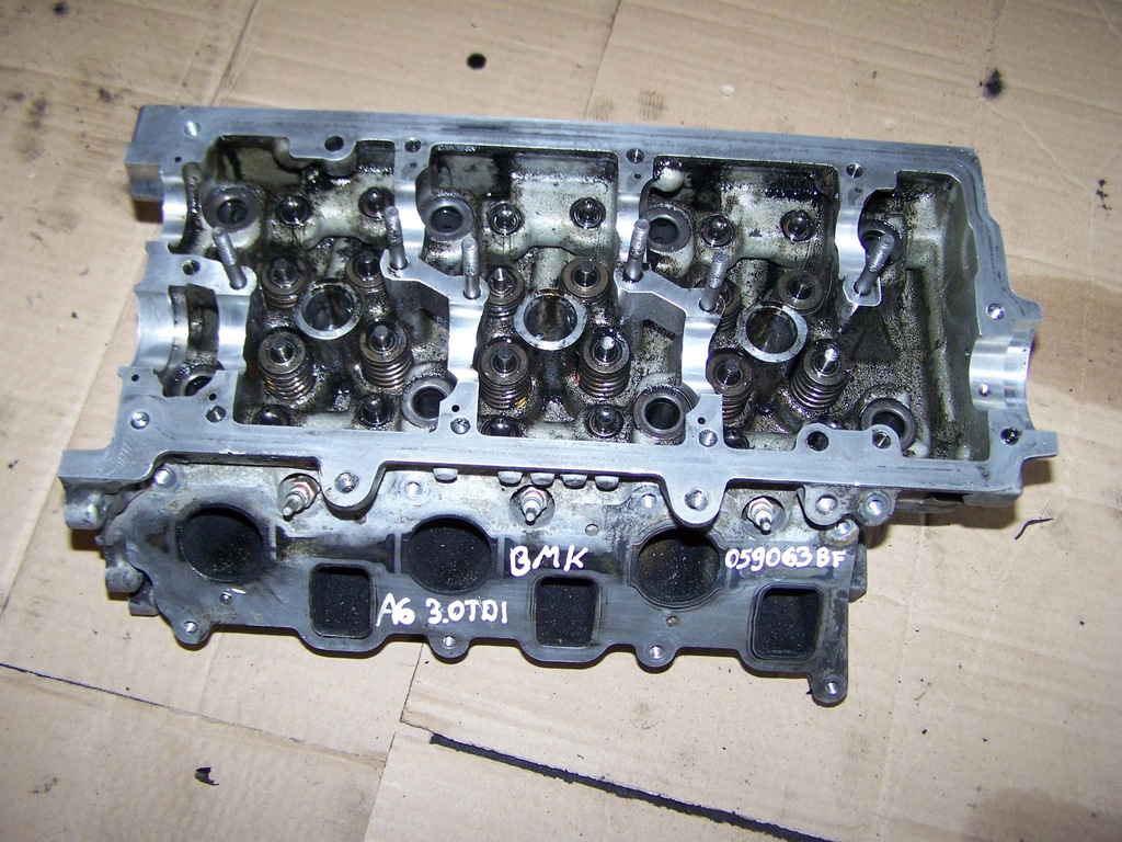 GŁOWICA LEWA SILNIKA AUDI A6 C6 A4 3.0 TDI V6 BMK
