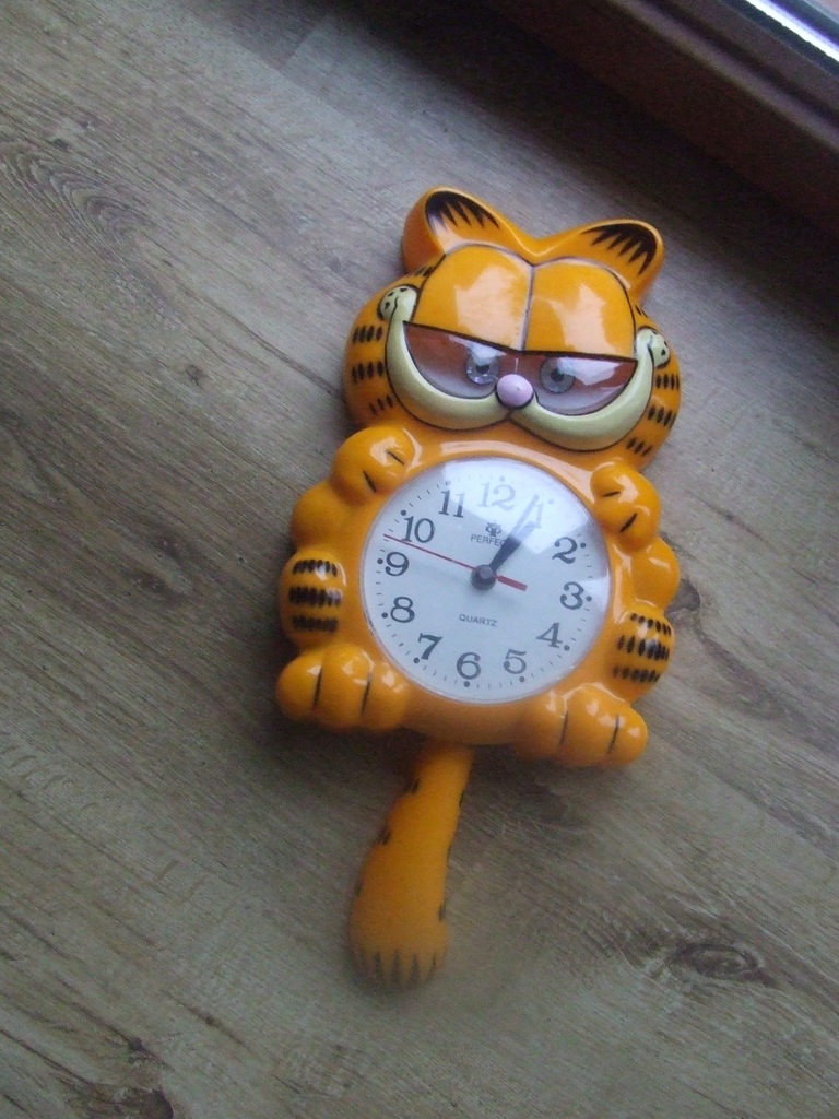 Zegar ścienny GARFIELD pomarańczowy rusza oczami