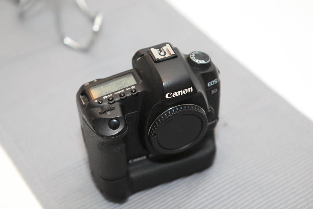 Canon 5D Mark II  + Grip BG-E6 przebieg 69636