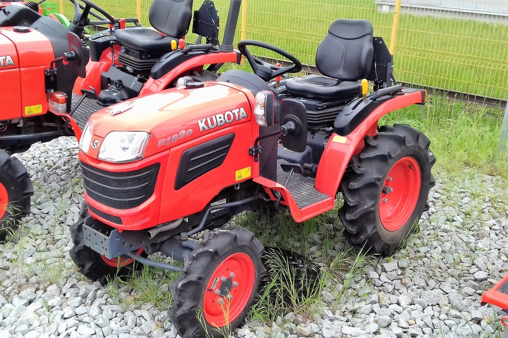 Mini Traktor KUBOTA B1820