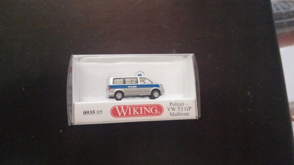 WIKING 0935 05 Police - VW T5 Bus - srebrny / nieb
