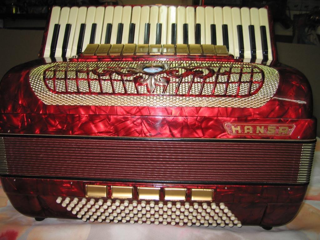 AKORDEON NIEMIECKI HANSA 120 BASÓW, 4 CHÓRY