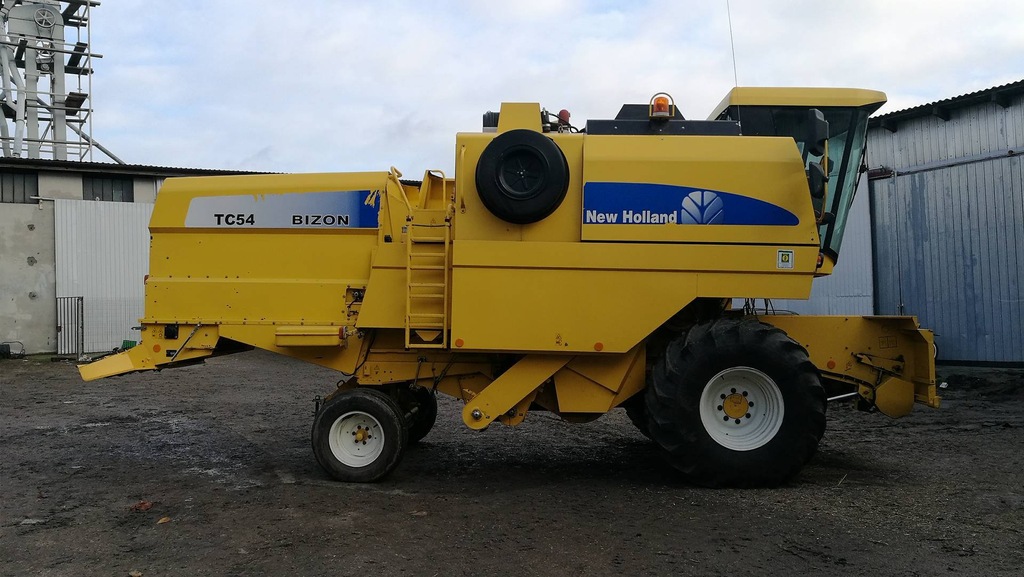 Kombajn zobżowy NH TC54 BIZON