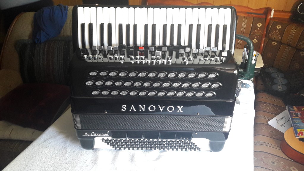 Akordeon SANOVOX de Luxe 400