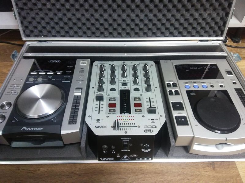 SPRZĘT DJ: BEHRINHER VMX200, PIONEER CDJ100+200