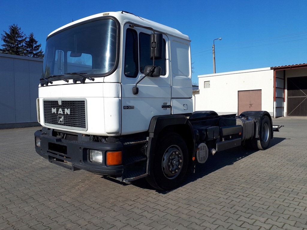 MAN F90 19.322 12000 netto Rozstaw osiI 4400
