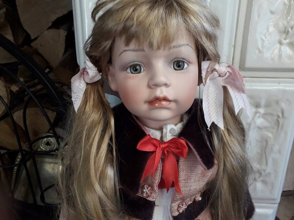 Lalka z porcelany /Austria/
