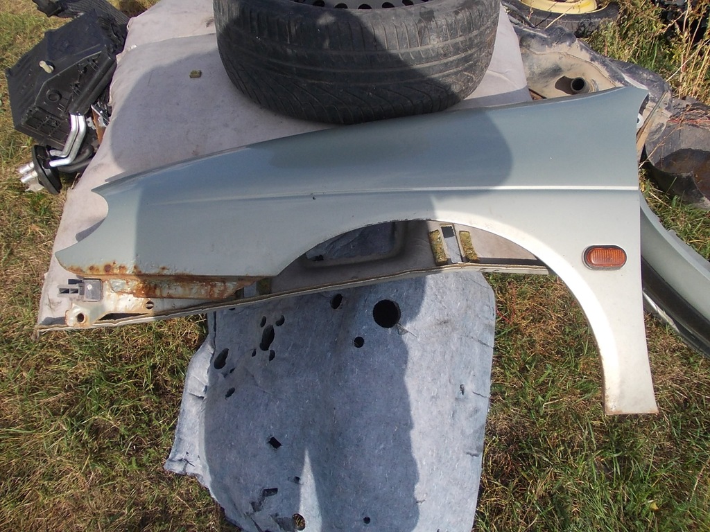 Renault Megane I lift błotnik lewy przód MV931