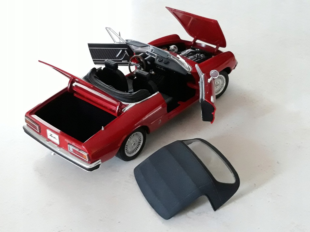 自動車 ALFA ROMEO SPIDER VELOCE 2000 1/18 1969 ALFA ROMEO 2000 SPIDER VELOCE 1/18 - 7418439590