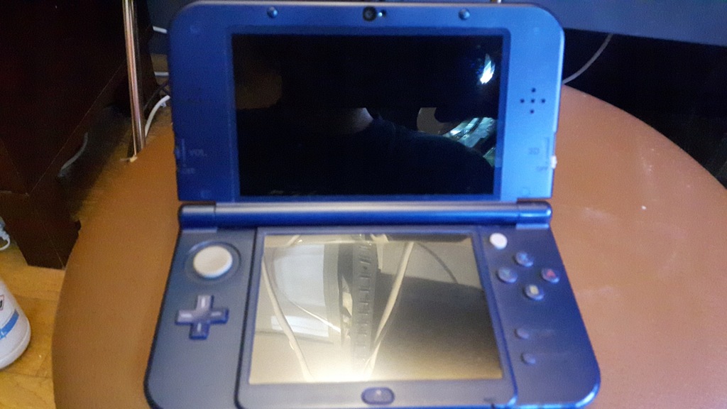 New nintendo 3DS XL + pokemon ultra moon