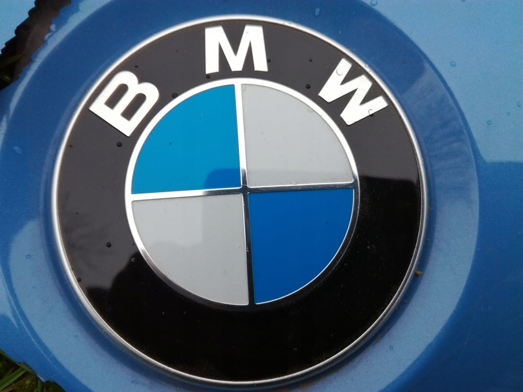 BMW F80 F30 F31 EMBLEMAT LOGO ZDERZAKA PRZOD 82MM