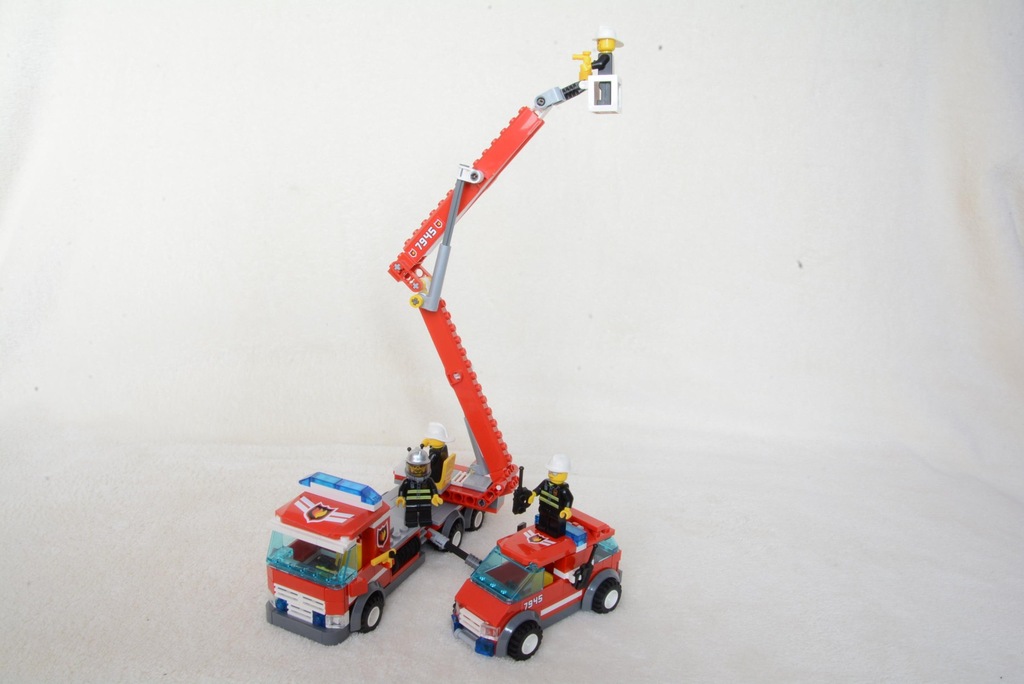 LEGO [City] - Fire Station (7945) — Poggers
