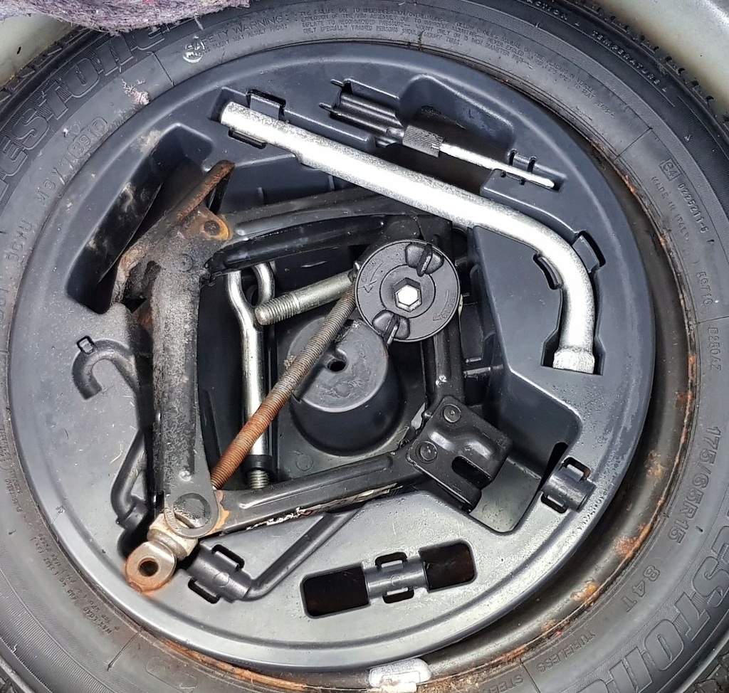 FIAT GRANDE PUNTO WKŁAD W KOŁO ZAPASOWE