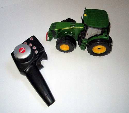 Traktor John Deere 8345R SIKU CONTROL 1:32 od L03