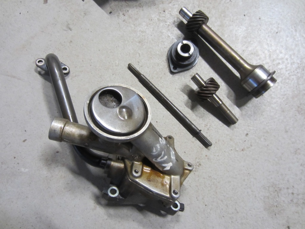 VW VR6 POMPA OLEJU 021115153 WALEK
