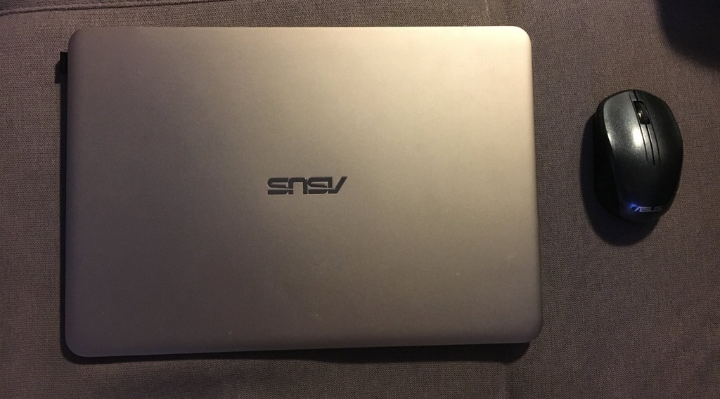 Laptop 13 cali Asus Zenbook ux305 ultrabook + etui