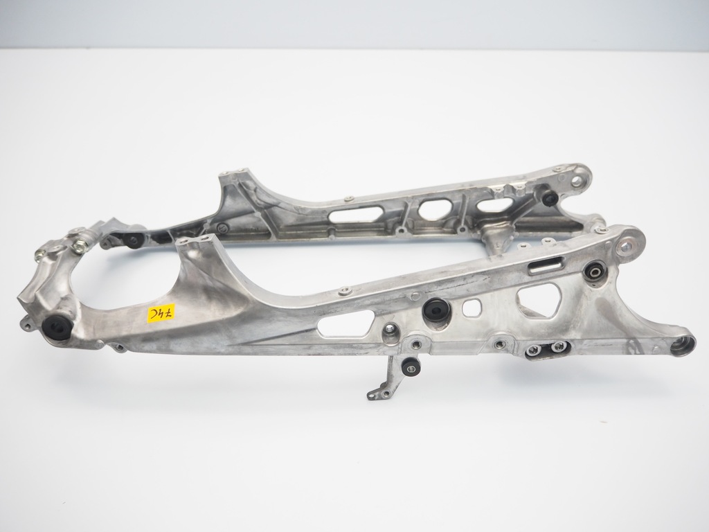 HONDA CBR 600RR PC37 03-06 STELAŻ TYŁ