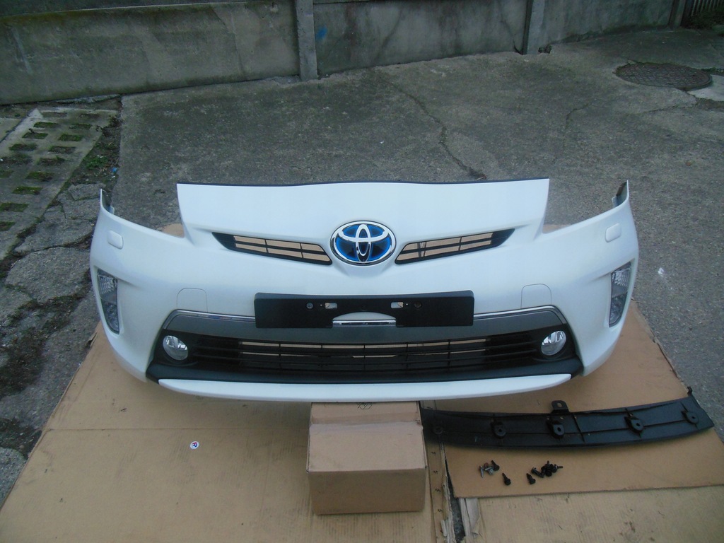 Zderzak przód przedni TOYOTA Prius III Lift 070