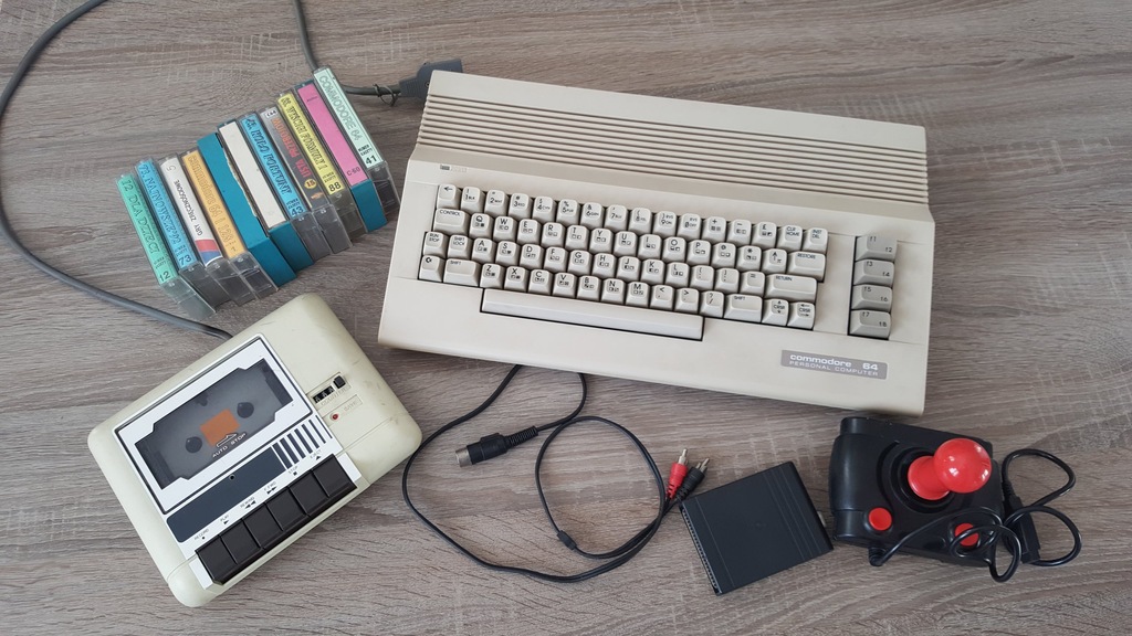 Commodore C64c+magnetofon, 11kaset blackboxV3