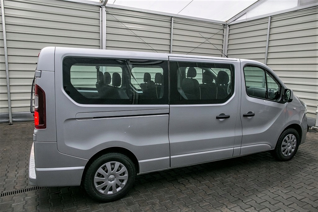 Opel vivaro long