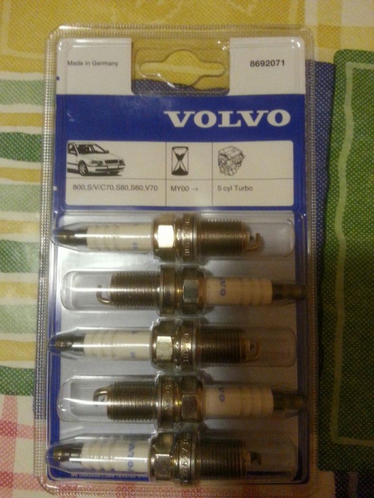 Oryginalne świece iskrowe Volvo 8692071 - 7471383851 - oficjalne ...