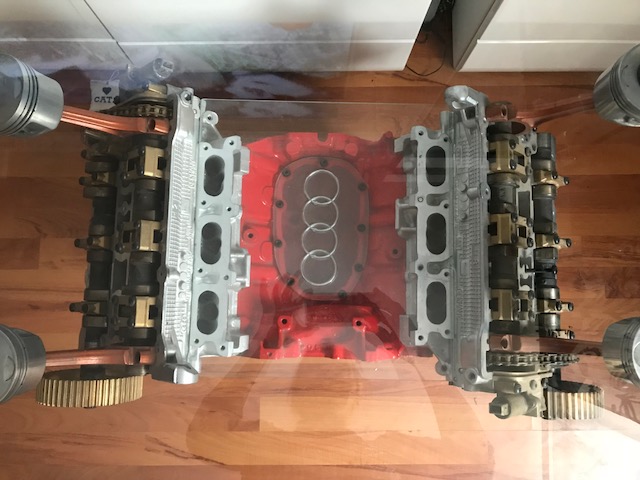 STOLIK Z SILNIKA AUDI V6-SUPER PREZENT !!
