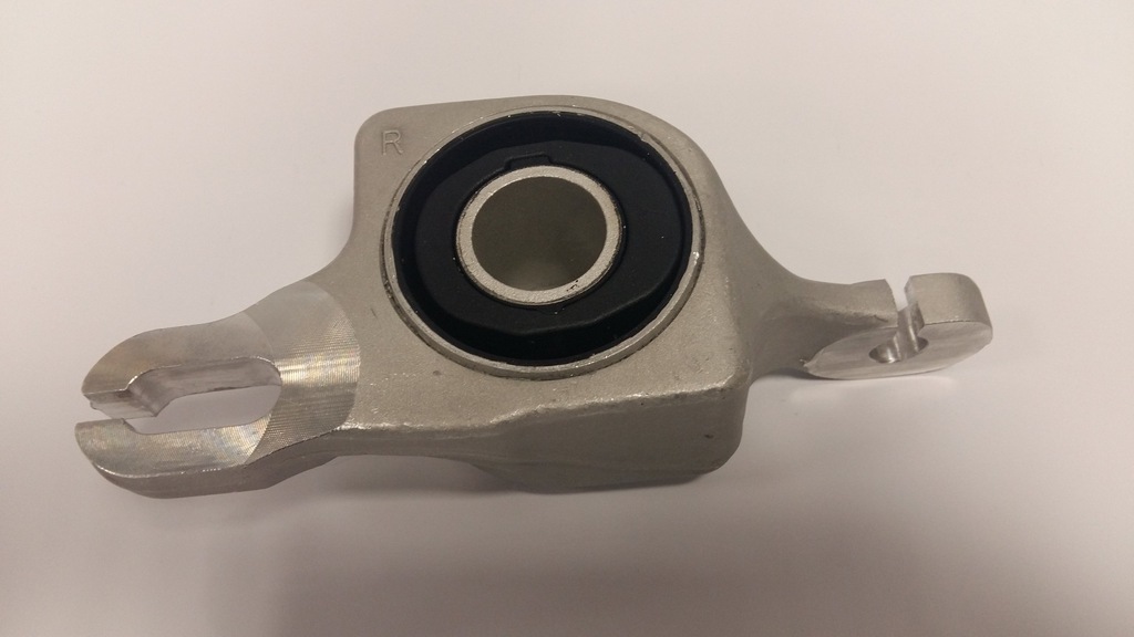 TULEJA WAHACZA PRZEDNIEGO MERCEDES GL ML1663300443