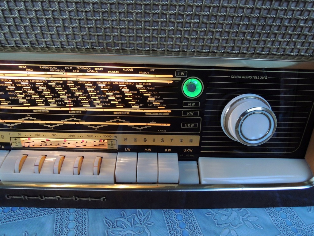 STARE RADIO GRUNDIG 3068 - CZTERO-GŁOŚNIKOWE SUPER