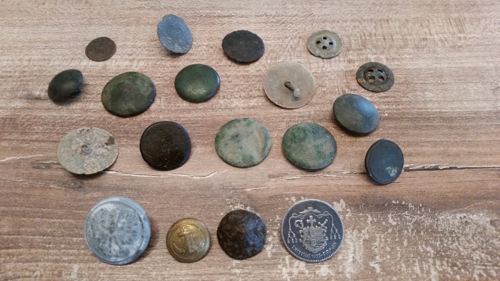 Wykopki militaria guziki mix