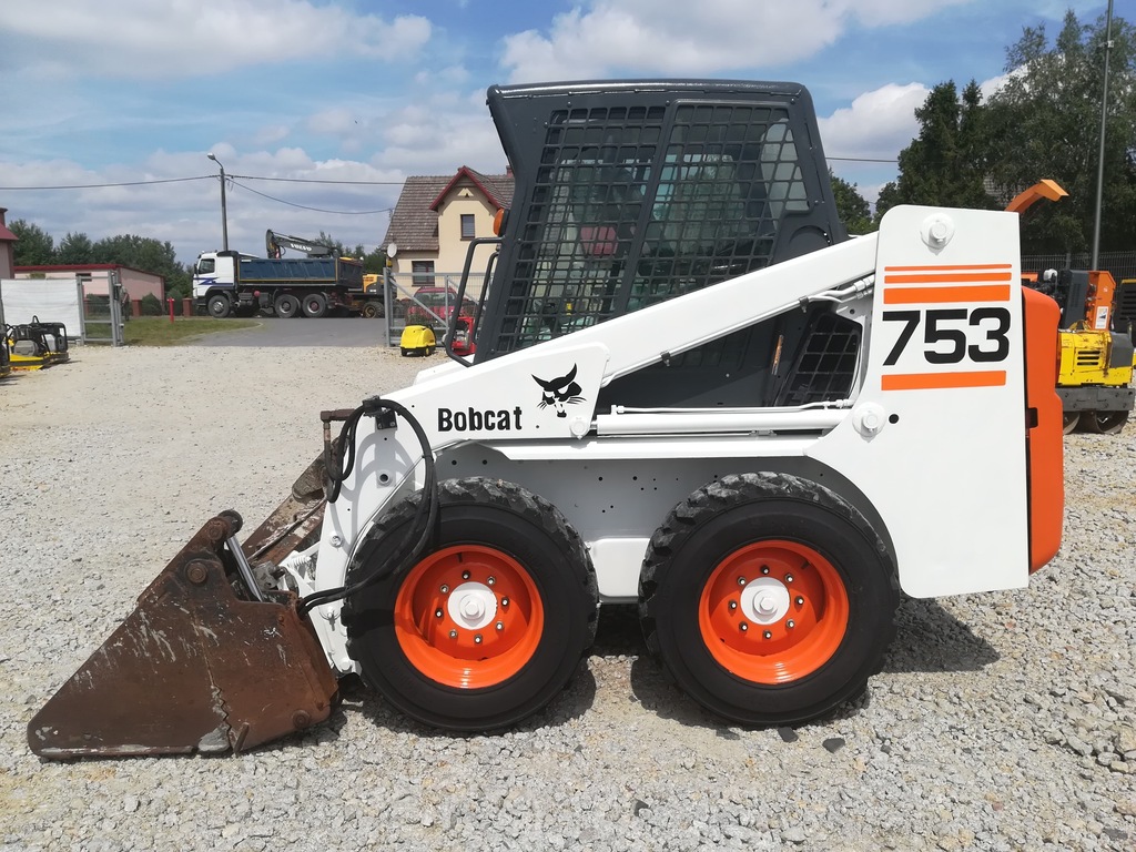 Miniładowarka , BOBCAT 753 , 2,2 T ( gehl , cat )