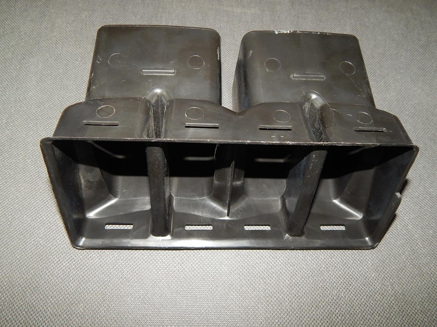 AUDI S8 D4 DUCT AIR DISTRIBUTOR 4H0819693A