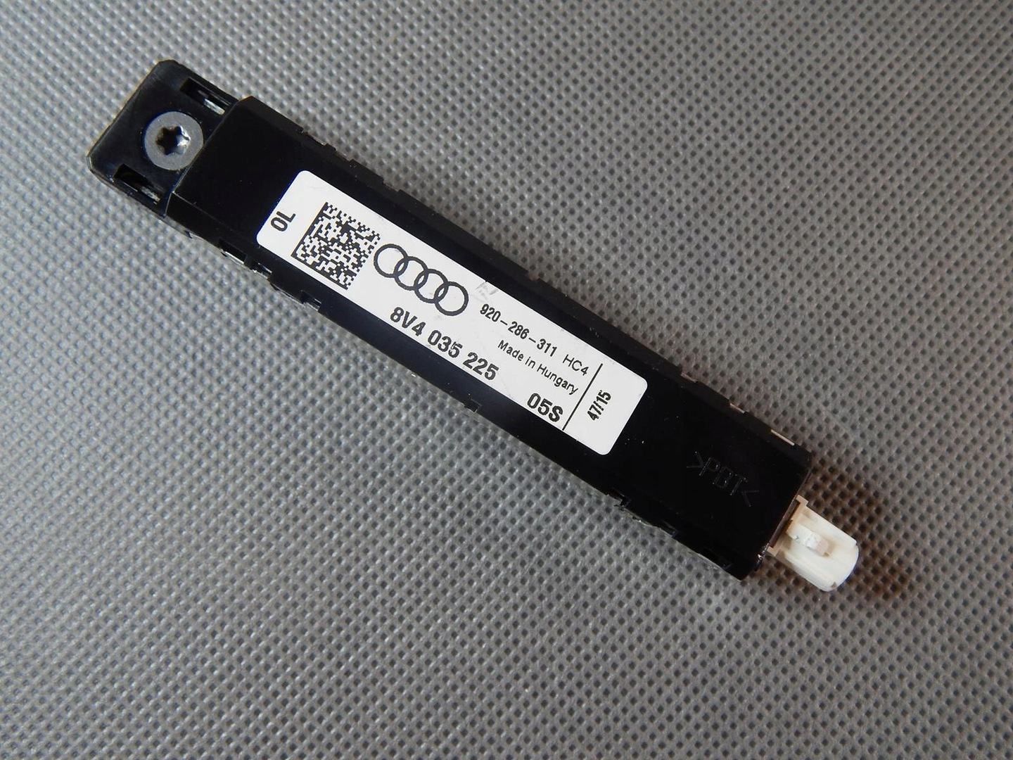 AUDI S3 8V ANTENNA AMPLIFIER 8V4035225