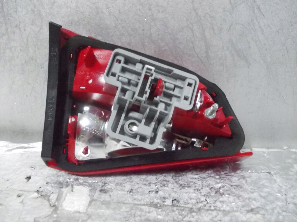 AUDI A4 B8 KOMBI 8K9 light rear left