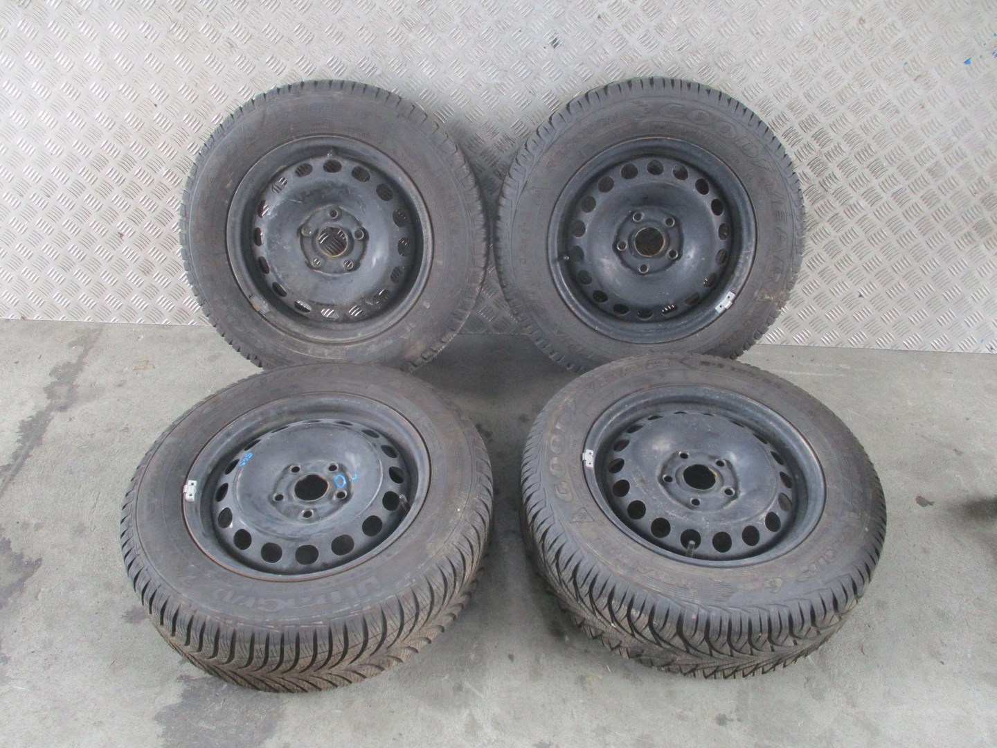 wheels discs tyres metal Vw Golf 7 5G0 R15 M+S