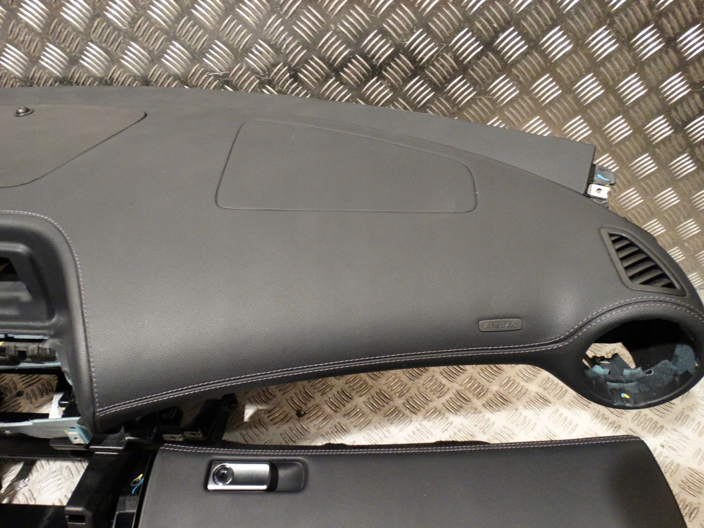 IDEALNA KPL.console leather MERCEDES GT W190 1