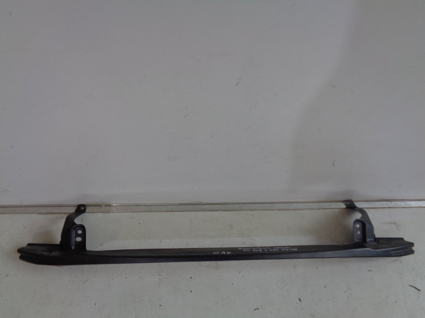 sider pillar of a bumper front VW GOLF V 1K0