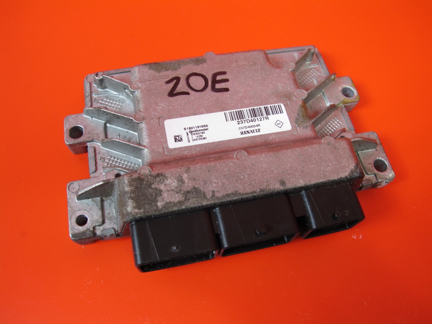 RENAULT ZOE computer control unit of the engine 237D40127R