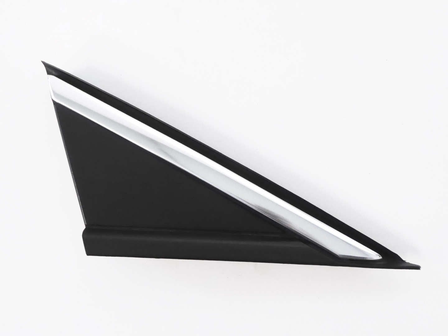 spoiler TROJKAT right 39041996 OPEL ASTRA K