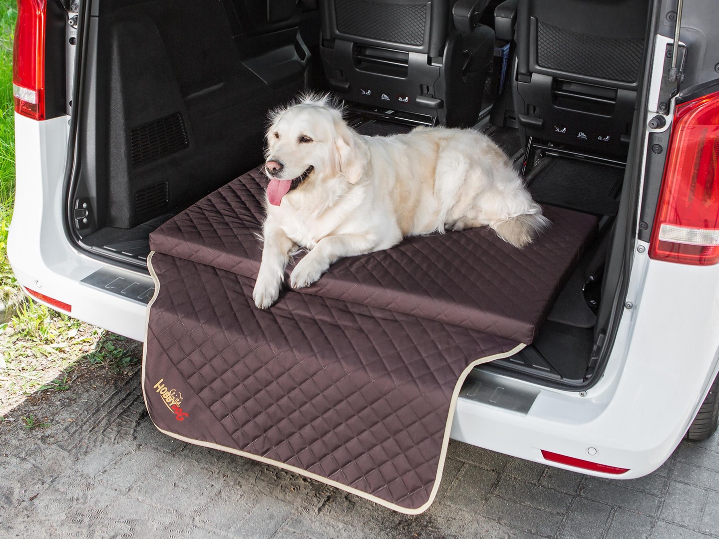 Лежанки для собак в багажник