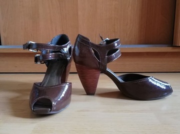 Clarks * Сандалии * Лакированная кожа * 38 * НОВИНКА