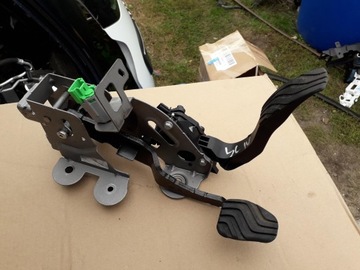 фото thumb №1, Педалі renault scenic iv 16-