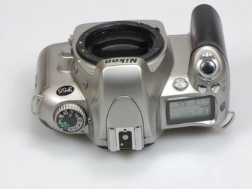 NIKON F55 с автофокусом — корпус